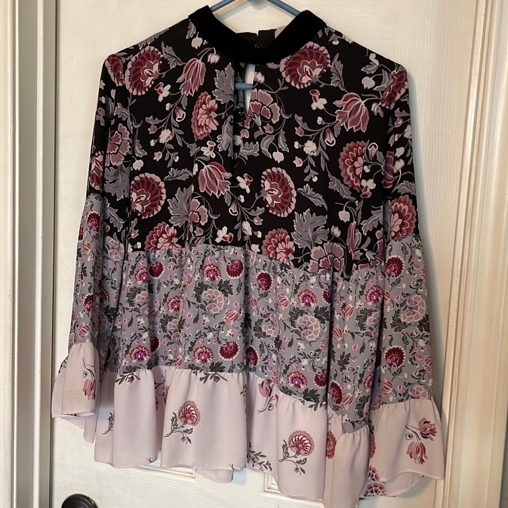 Loft floral blouse with keyhole in front and back